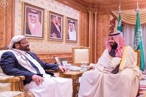 الأمير محمد بن سلمان خلال اجتماعه بمحافظ مأرب