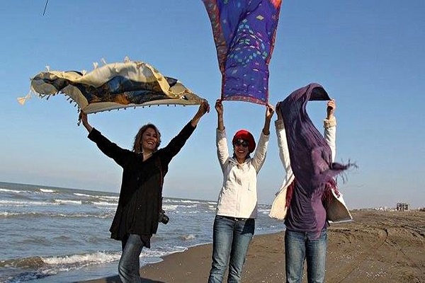 ايرانيات ينخرطن في حملة رفض الحجاب