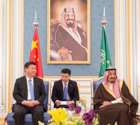 العاهل السعودي مستقبلا الرئيس الصيني في الرياض