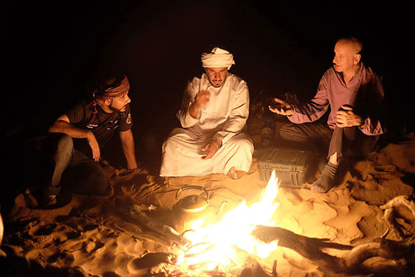 يرافق إيفنز دليلان عمانيان بعد حصوله على موافقة الملك سلمان