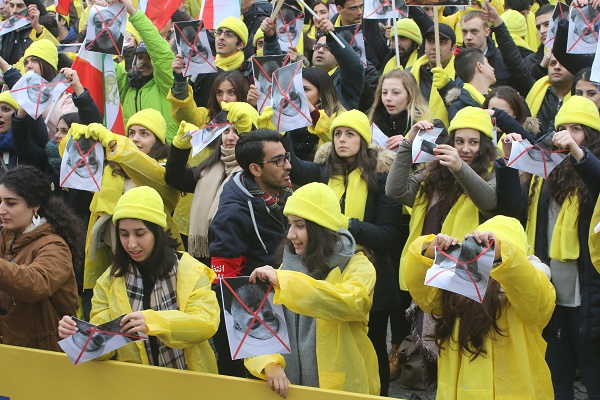 احتجاجات باريس ضد زيارة روحاني