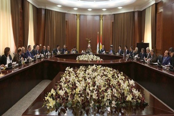 بارزاني مجتمعا مع القوى السياسية الكردية