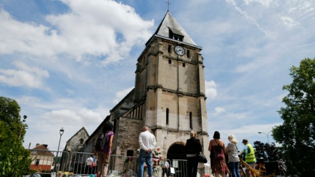إعادة افتتاح الكنيسة الفرنسية التي شهدت ذبح الكاهن