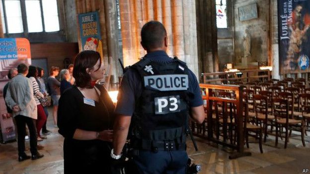 الكنائس الفرنسية في مواجهة الخطر 
