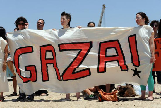 إسرائيل تستعد لترحيل آخر ناشطات سفينة التضامن مع غزة