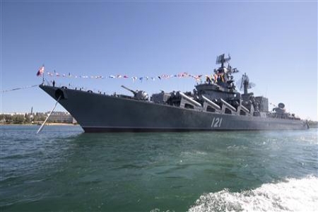 روسيا ترسل سفينتين حربيتين للمتوسط مع تزايد التوتر حول سوريا