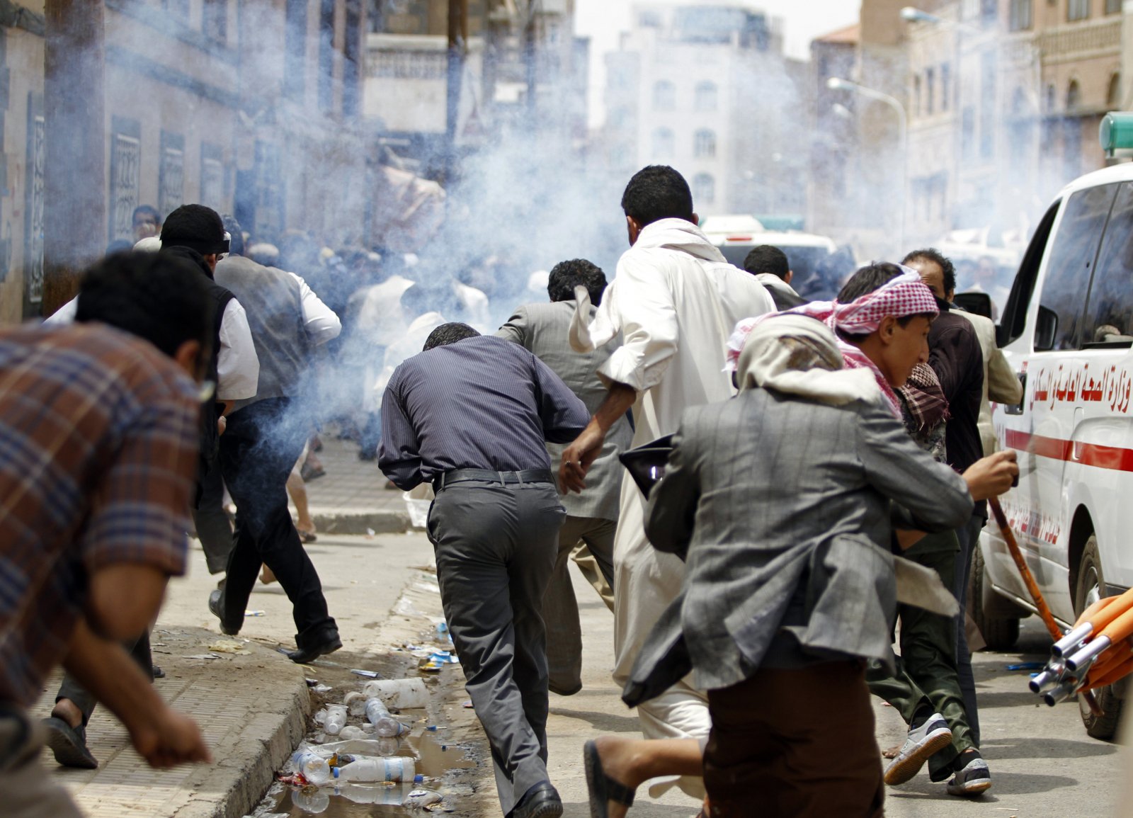 مقتل 10 مدنيين في قصف للحوثيين في تعز