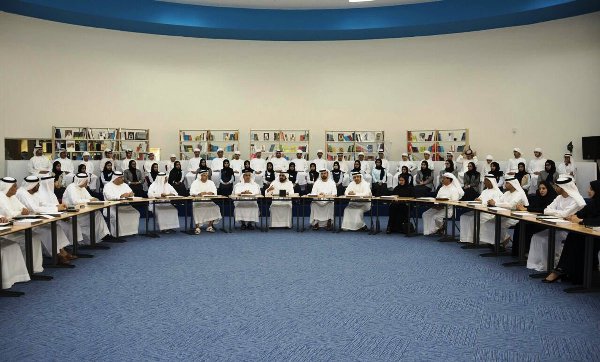 جانب من إجتماع مجلس الوزراء الإماراتي في مدرسة فاطمة بنت مبارك بإمارة رأس الخيمة