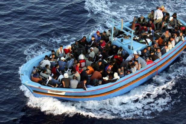 انقاذ الف مهاجر ومقتل تسعة قبالة السواحل الليبية