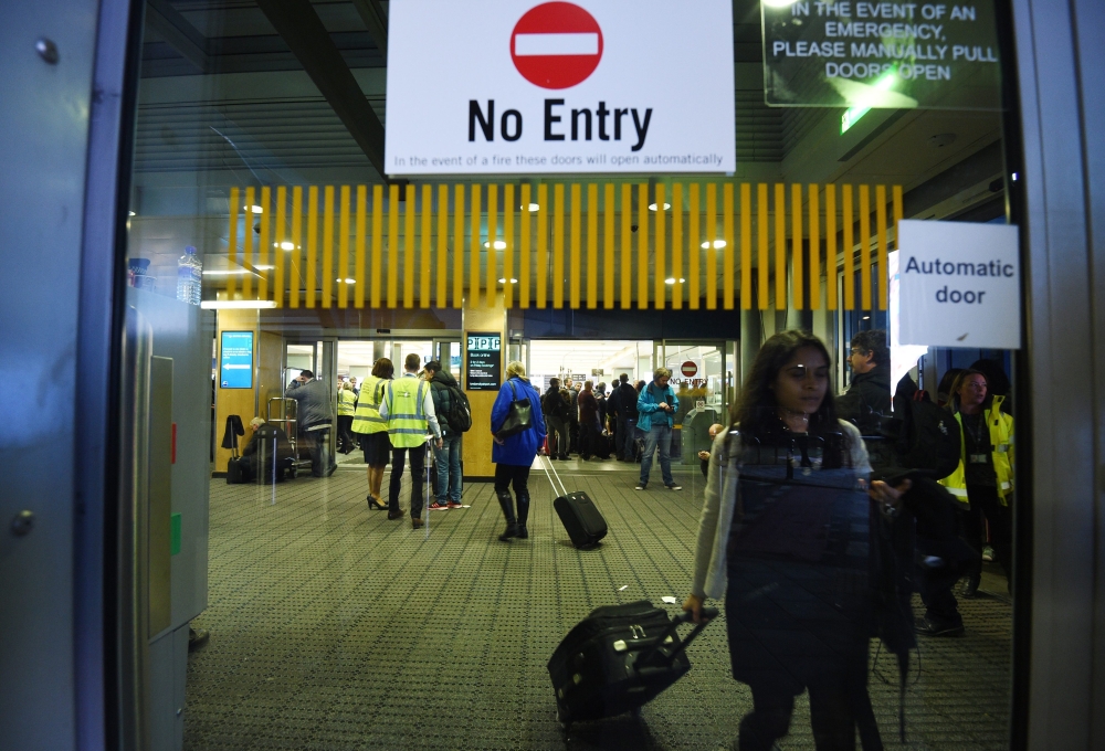 إخلاء مطار لندن-سيتي ومعالجة 27 شخصًا بعد 