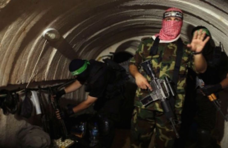وفاة ناشط من القسام في انهيار نفق وسط قطاع غزة
