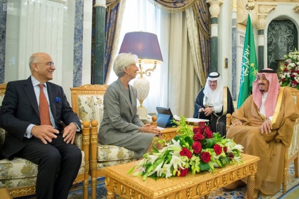 الملك سلمان خلال جلسة مباحثات مع مديرة صندوق النقد