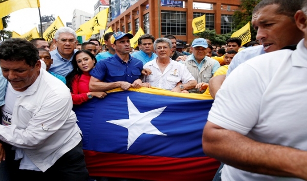 الحكومة الفنزويلية والمعارضة تتفقان على برنامج زمني لمحادثات