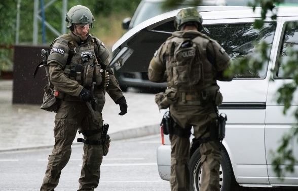 الشرطة الالمانية تعتقل خمسة للاشتباه بتجنيدهم مقاتلين لداعش