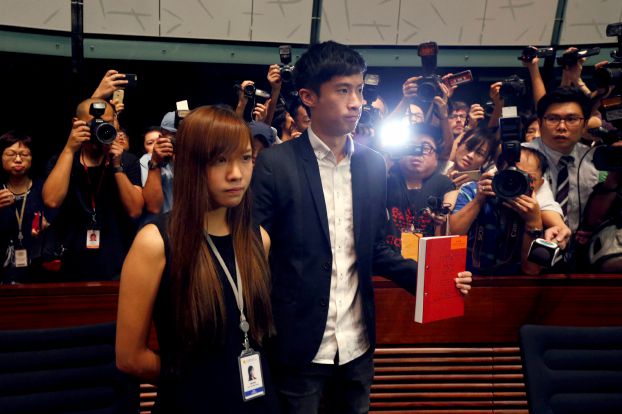 بكين تمنع نائبين مناديين بالاستقلال من دخول برلمان هونغ كونغ
