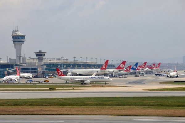 شرطة مطار اسطنبول تطلق طلقات تحذيرية على دراجة نارية