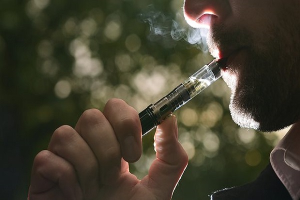 منظمة الصحة العالمية تدعو الى منع استخدام السجائر الالكترونية
