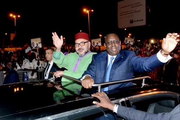  الرئيس السنغالي ماكي صال يخصص استقبالا شعبيا للعاهل المغربي في دكار 