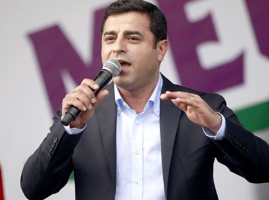 السلطات التركية تعتقل رئيسي حزب الشعوب الديموقراطي الموالي للاكراد