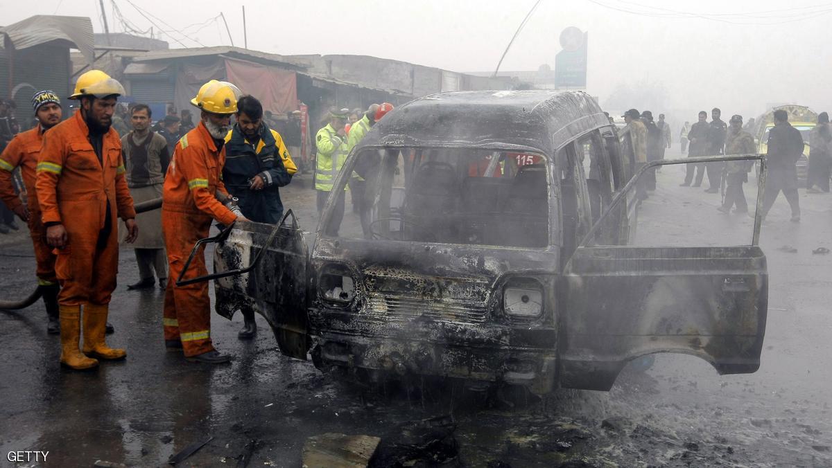 مقتل 43 شخصا في انفجار استهدف مزارا صوفيا في باكستان
