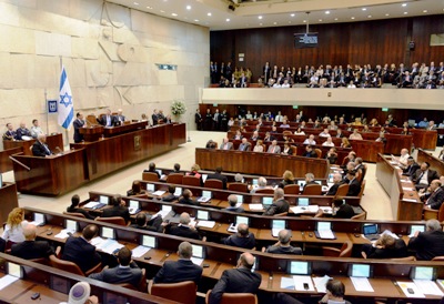 وزير اسرائيلي يعرقل قانونا يمنع استخدام مكبرات الصوت لرفع الأذان