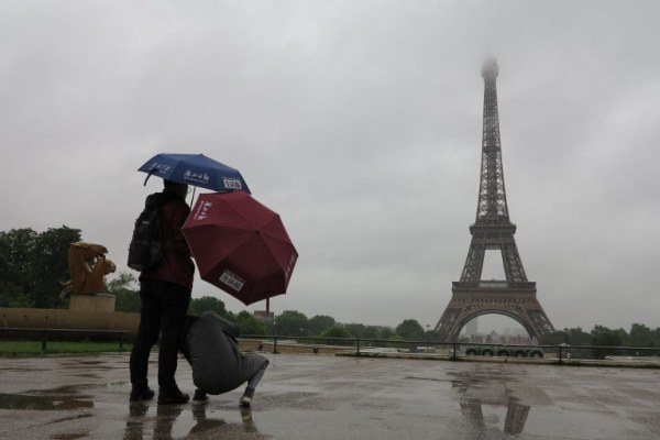 تراجع عدد السياح في باريس بعد سنة على الاعتداءات