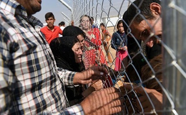 نازحون في مخيم الايواء قرب الموصل