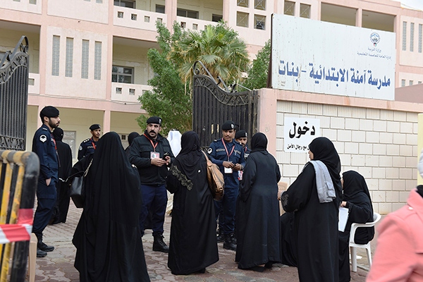 الكويتيون يواصلون التصويت لاختيار أعضاء مجلس الأمة