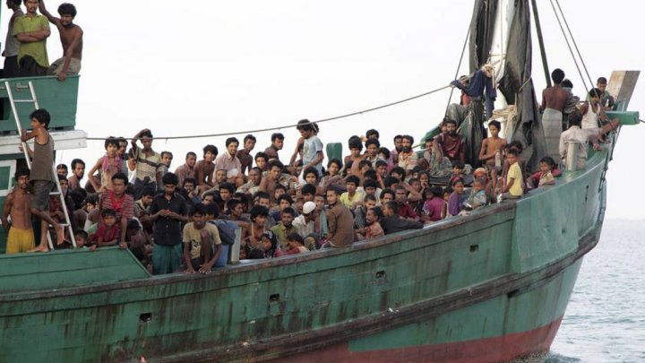 بنغلادش تعيد قوارب مليئة بلاجئين من اقلية الروهينغا الى بورما