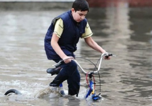 أمطار غزيرة تتسبب بفيضانات وسيول في قطر