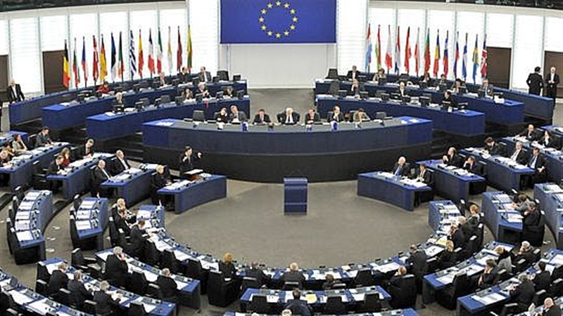 البرلمان الاوروبي يطلب تجميد مفاوضات انضمام تركيا