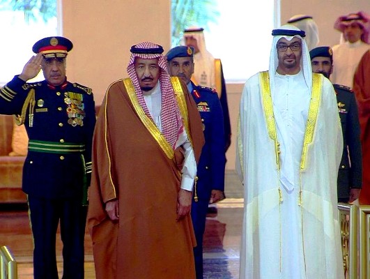 محمد بن زايد آل نهيان ولي عهد أبوظبي، نائب القائد الأعلى للقوات المسلحة الإماراتية في استقبال العاهل السعودي