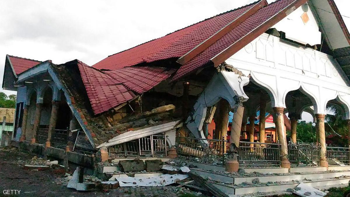 18 قتيلا حصيلة الزلزال الذي ضرب في غرب أندونيسيا