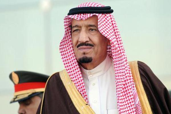 وسائل الاعلام الكويتية تحتفي بزيارة العاهل السعودي