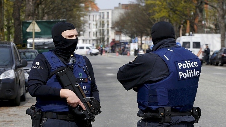 بلجيكا تعتقل مشتبهين في تجنيدهم 