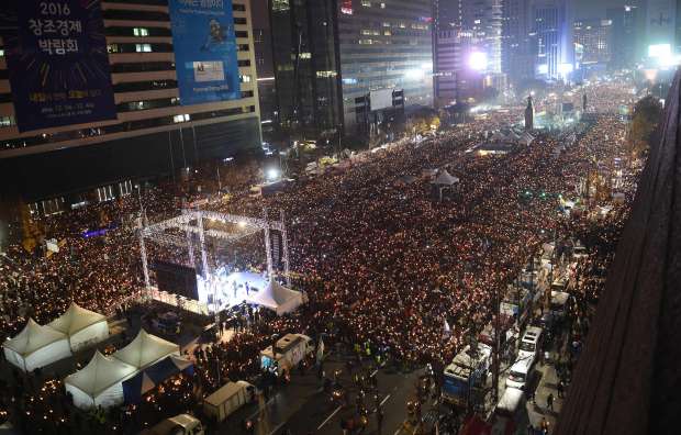 تظاهرة حاشدة في سيول للمطالبة باستقالة رئيسة كوريا الجنوبية