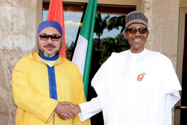 العاهل المغربي يجري مباحثات على انفراد مع رئيس نيجيريا
