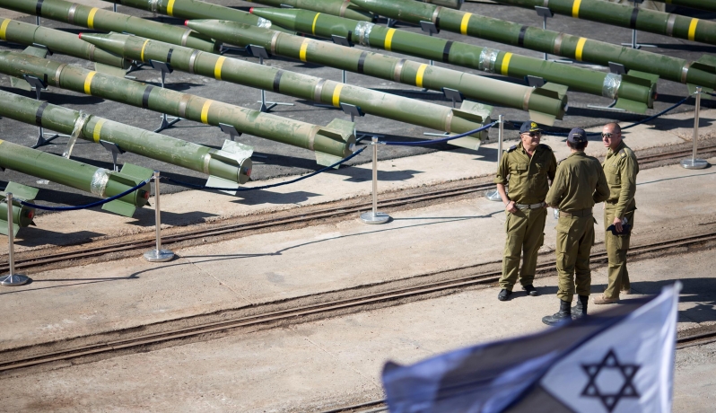 صواريخ اسرائيلية استهدفت محيط مطار المزة العسكري