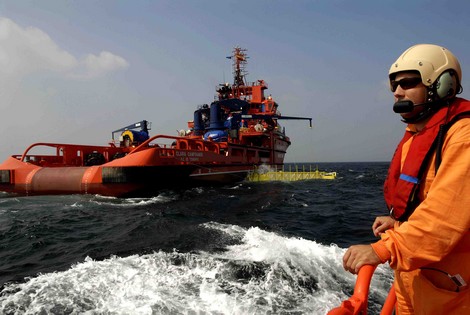 انقاذ 64 مهاجرًا في البحر بين اسبانيا والمغرب