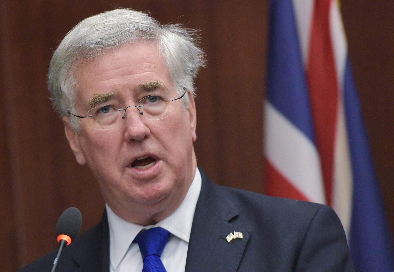 وزير الدفاع البريطاني يتوقع استعادة النظام السوري لحلب