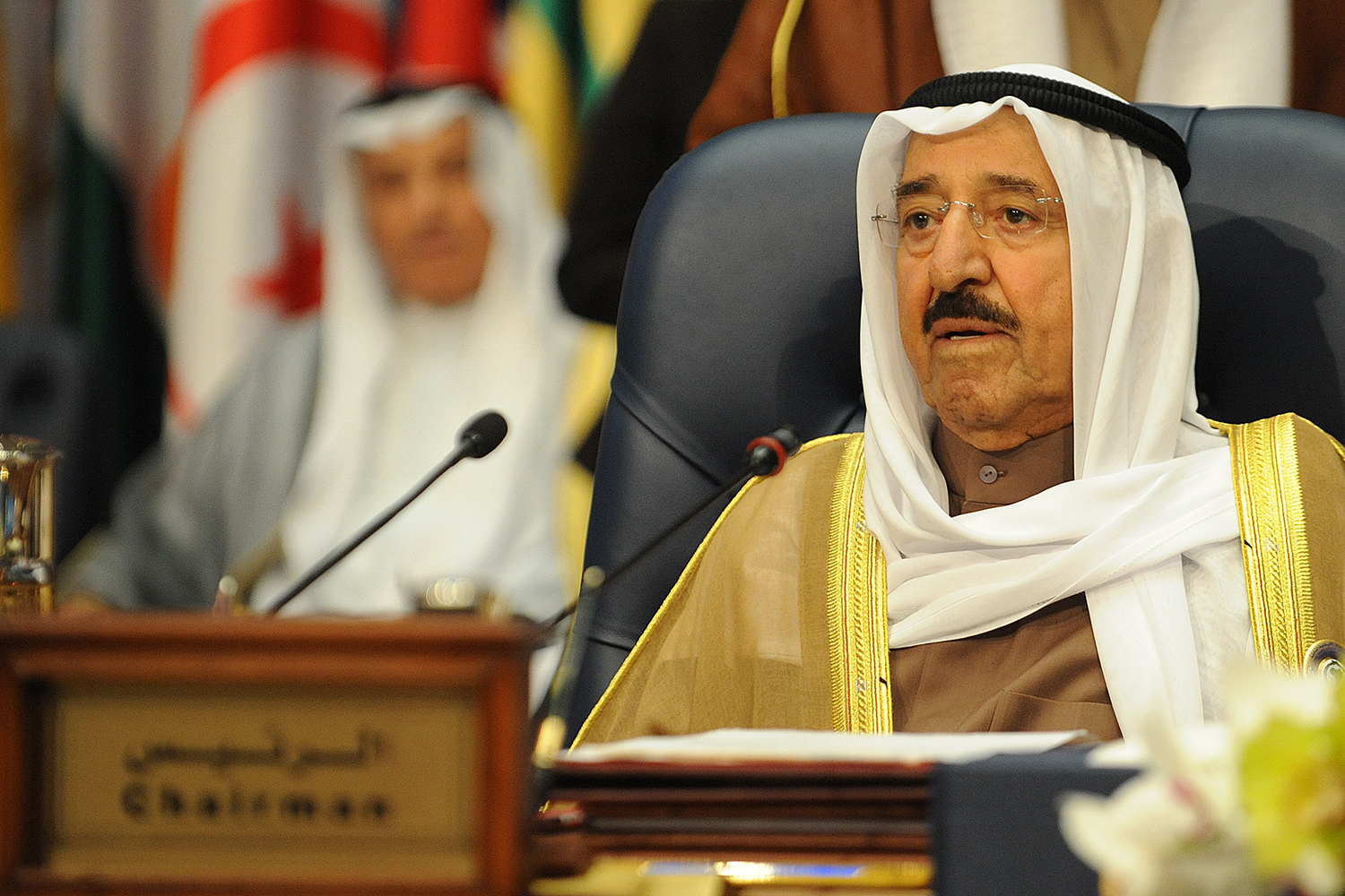أمير الكويت يؤكد حتمية خفض الانفاق العام