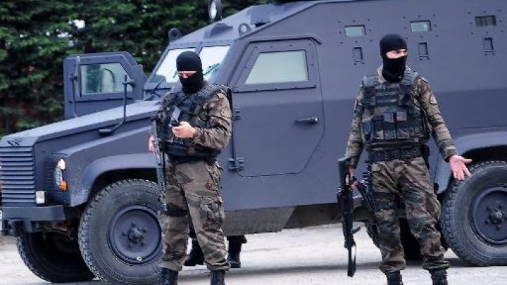 مقتل 13 جنديا تركيا في انفجار سيارة مفخخة