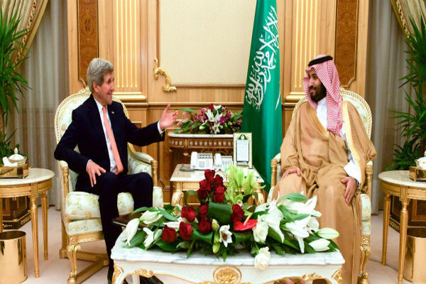 الأمير محمد بن سلمان وجون كيري خلال جلسة المباحثات في الرياض