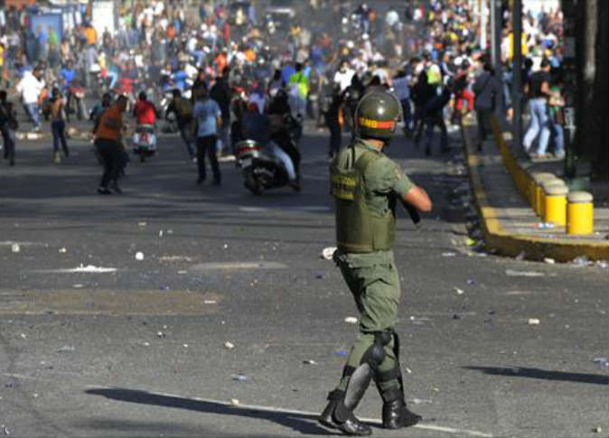 عمليات نهب واحتجاجات في فنزويلا