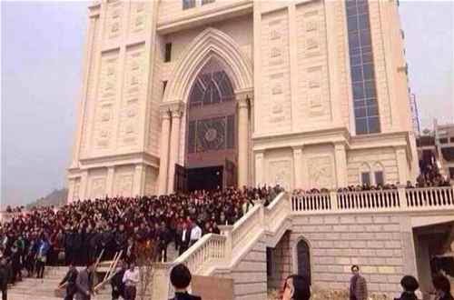 أول اجتماع كبير للكنيسة الكاثوليكية الرسمية في الصين منذ ست سنوات