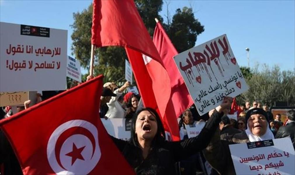 تونسيون يتظاهرون أمام البرلمان رفضًا لعودة 