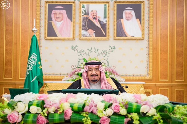 العاهل السعودي الملك سلمان خلال ترؤسه جلسة مجلس الوزراء