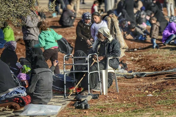 نازحين على الحدود السورية التركية في ريف حلب الشمالي