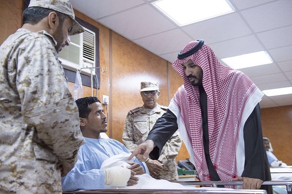 محمد بن سلمان يطمئن على صحة مصابي العمليات العسكرية