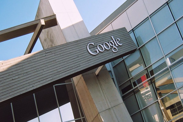 اتهامات لـ غوغل بسرقة انتاج الكتّاب